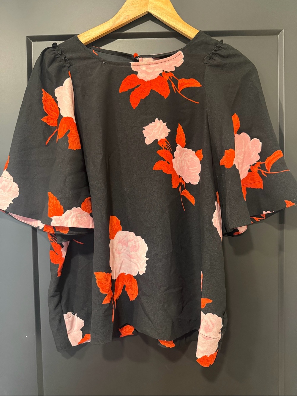 Who What Wear Black Floral Flutter Sleeve Blouse with Pink & Red Roses